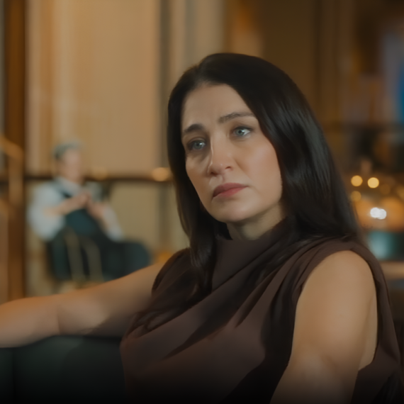 Ko je Džeren Benderlioglu iz serije „Najbolji san“? Ima 42 godine, a suprug joj je poznati glumac