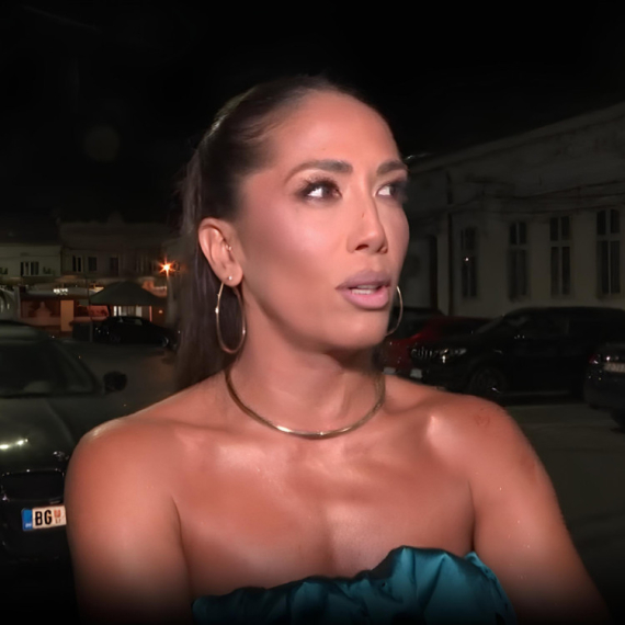 Milena Ćeranić DRHTI OD HLADNOĆE: „Često i mami kažem: Kako nisi shvatila da treba da me rodiš na nekom egzotičnom mestu, vidiš da LIČIM NA EGZOTIČNU ŽENU!“