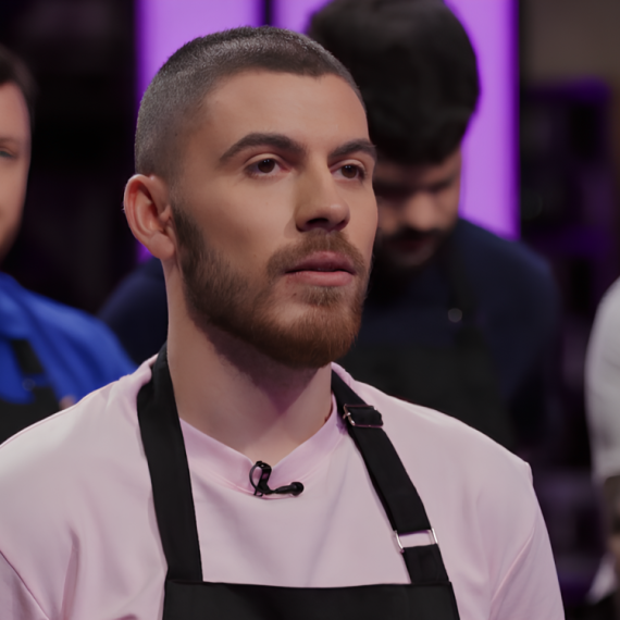 Sudije se "domunđavaju", a Aleksandar ZBUNJEN: “Nervira me sama činjenica što mi se pogledi susreću sa Ljubičinim – ja odavde, ona: OVAKO!” (VIDEO)