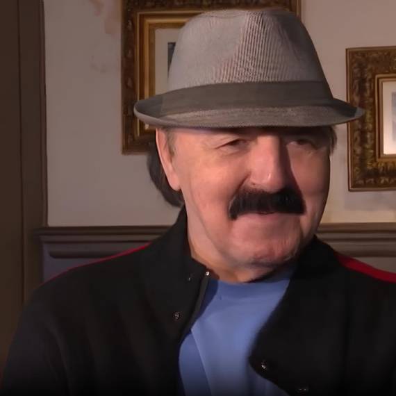 „Merak je svaki dan – i rođendan je svaki dan!“: Haris Džinović PROSLAVIO 75. ROĐENDAN, dobro raspoloženje ZAMALO PREKINULO PITANJE koje ga je izbacilo iz takta
