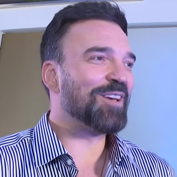 Glumac, pevač, a sada i pisac: Pevačica Jelena Tomašević otkrila još jedan SKIRVENI TALENAT svog supruga Ivana Bosiljčića! (VIDEO)
