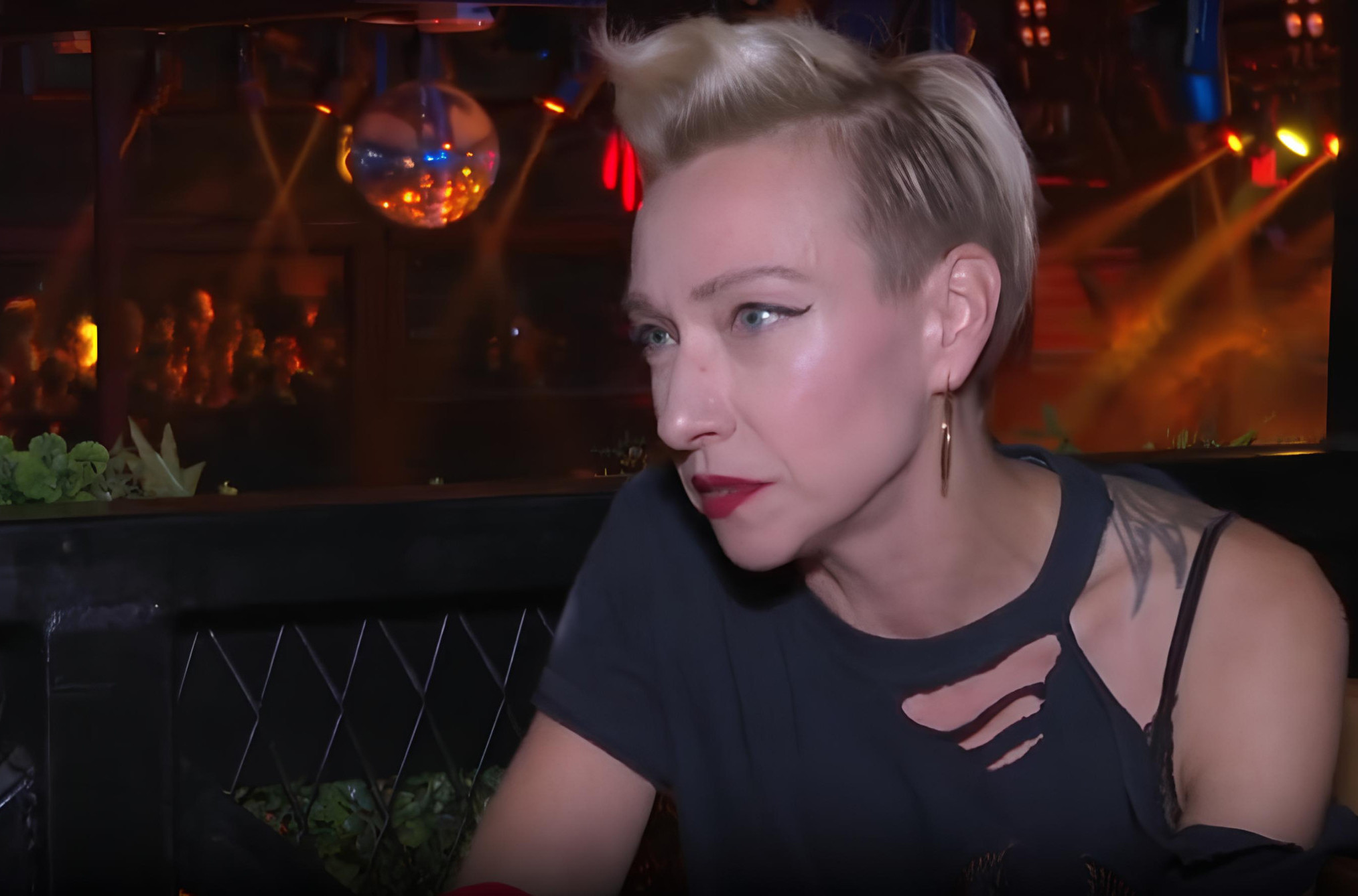 "Nek' se rodi dete, ali neka bude muško" Pevačica otkrila KAKO je nastao ovaj kontroverzni stih