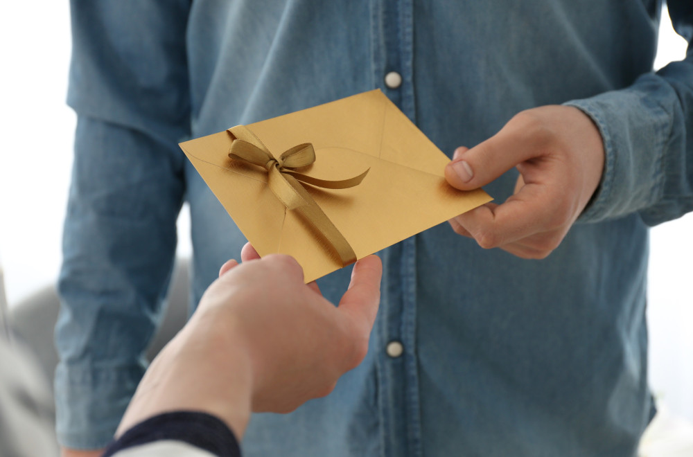 Nije došao na svadbu jer je bio bolestan - mladenci mu poslali račun!
