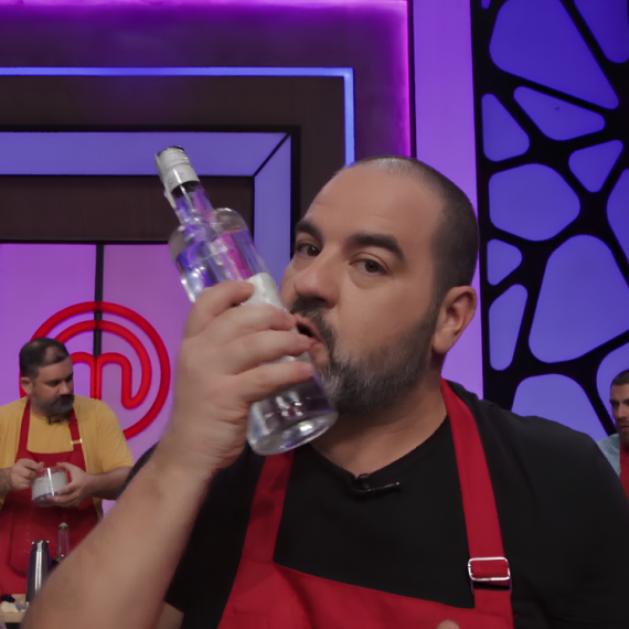 "Dunja, Srbija! Dunja, Srbija!"