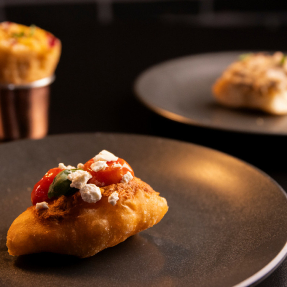 Pizza Fritta Mediteran – savršeno hrskavo testo i bogat mediteranski nadev po receptu Marka Baranca