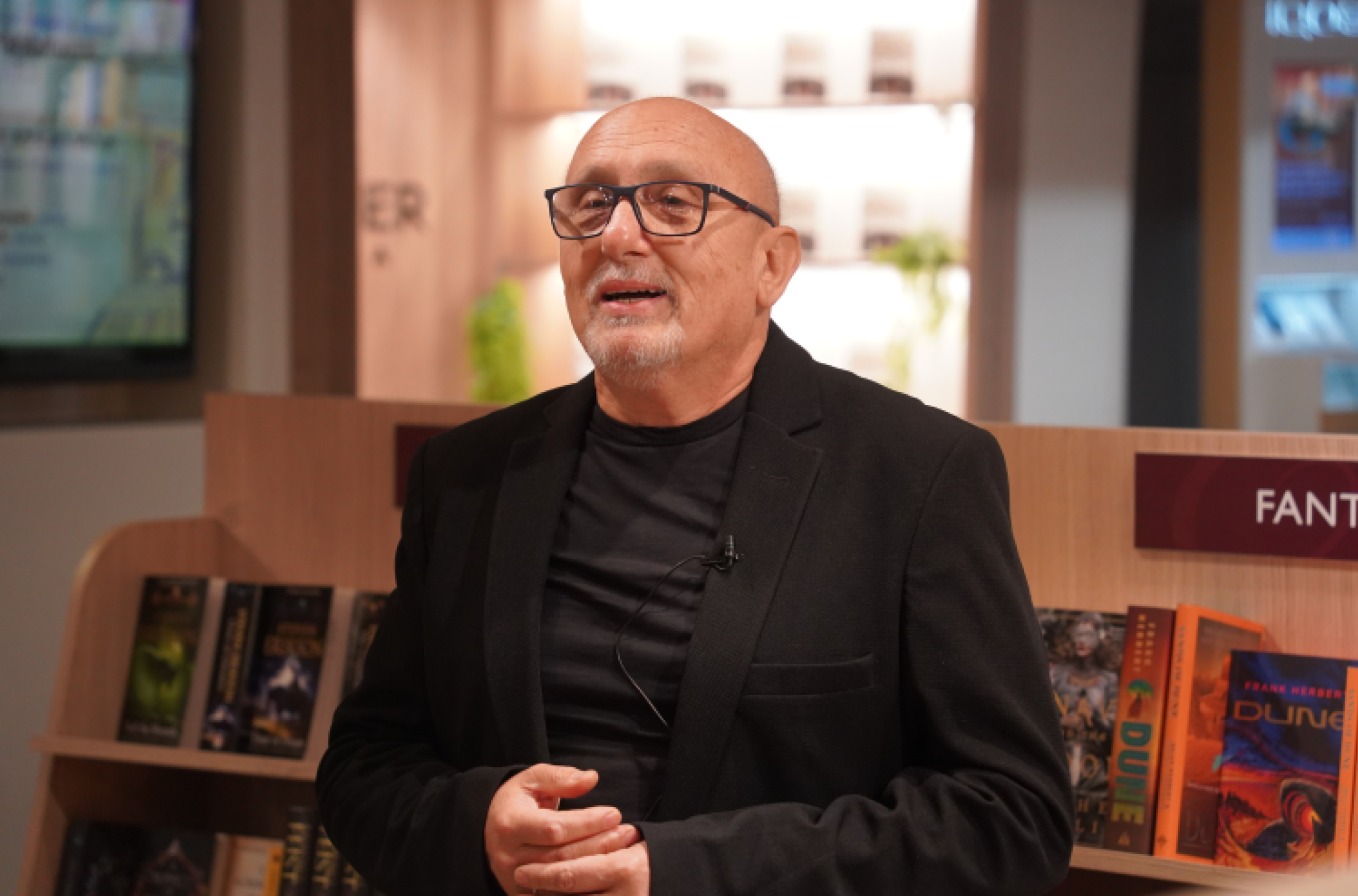 Priče koje čuvaju od zaborava prošlo vreme - Predstavljena zbirka "Priče uz ognjište" Vlade Arsića