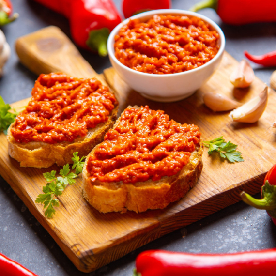 "Bitna je dobra paprika, ali bitna je i dobra domaćica" Poljoprivrednica Jasmina zna šta je NAJVAŽNIJE ZA DOBAR AJVAR - ovako ga ona pravi!