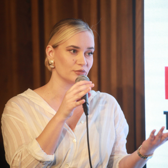 Šejla Zonić emotivnom objavom o Doni Ares rasplakala javnost: „Volela bih da može da vidi kako koračam prema svojim snovima“ (VIDEO)