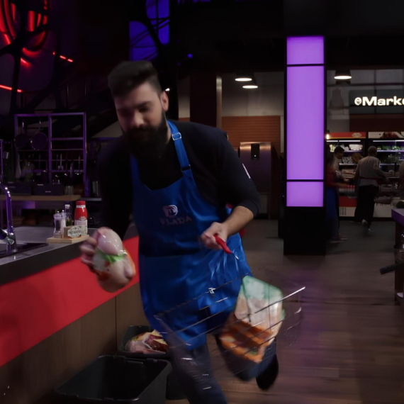 „Čuvaj piliće ove tamo! Čuvaj piliće, 'oće da kradu!“