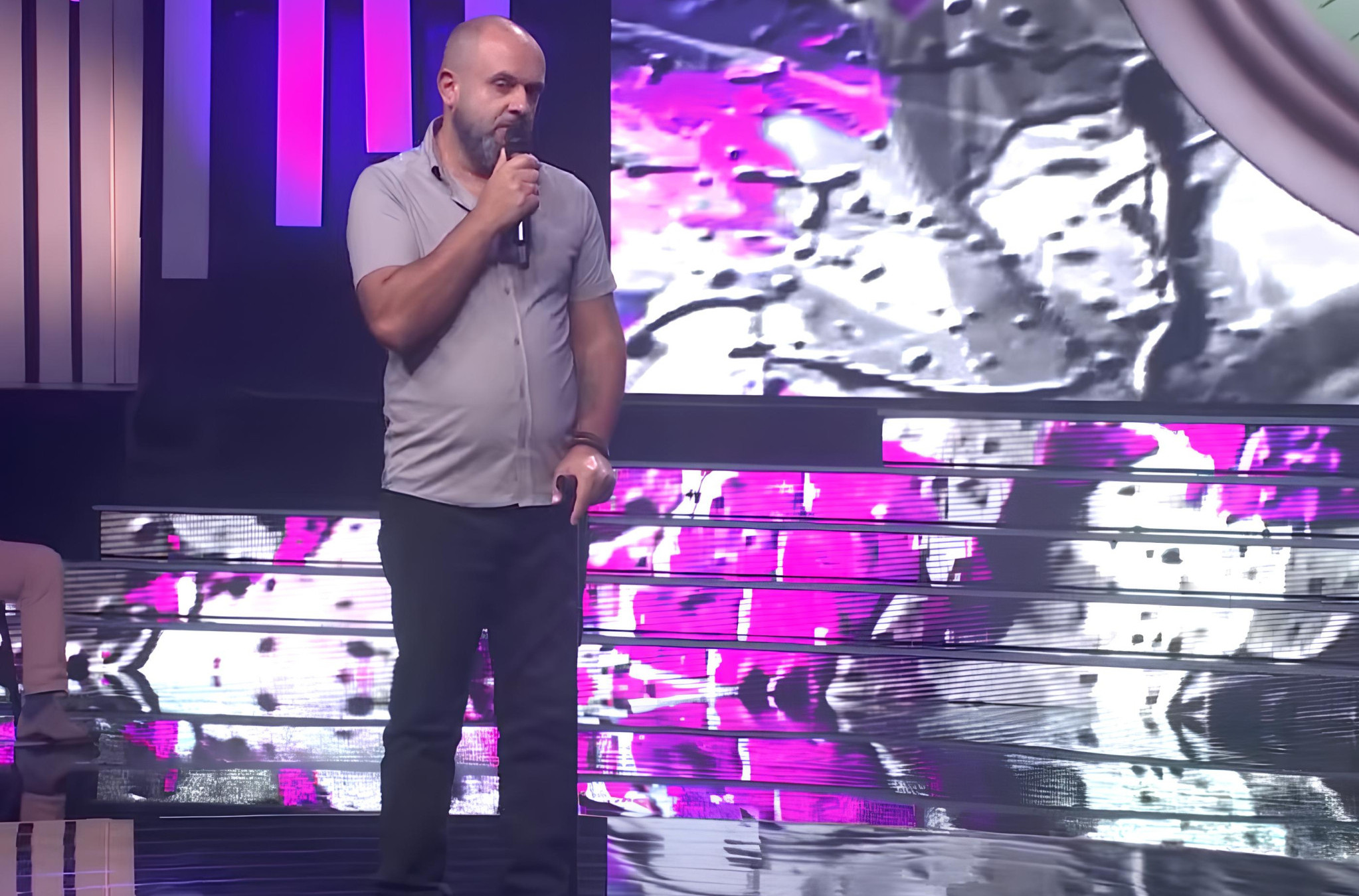 Pao sa zgrade, mesecima bio u invalidskim kolicima, a onda ponovo prohodao: Takmičar šoua "Nikad nije kasno" sve šokirao potresnom životnom pričom