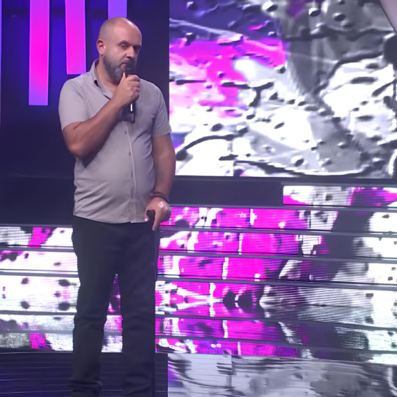 Pao sa zgrade, mesecima bio u invalidskim kolicima, a onda ponovo prohodao: Takmičar šoua "Nikad nije kasno" sve šokirao potresnom životnom pričom