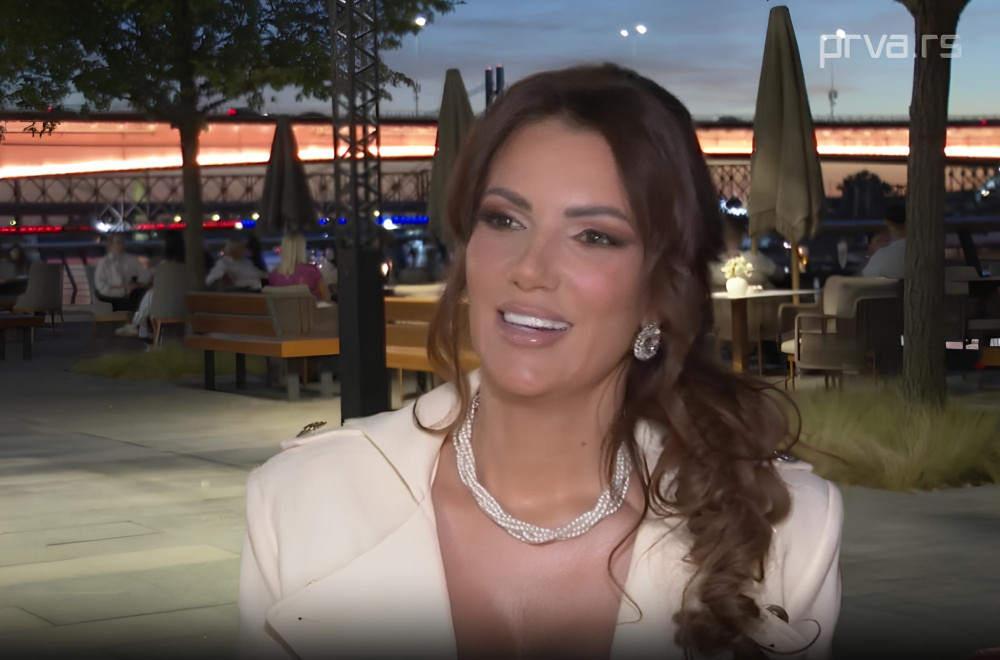 Peva, piše i komponuje, a ni Gugl, ni Vikipedija, o njoj ne znaju ništa: Kako Mirna Košanin stvara hitove za sebe i svoje kolege? (VIDEO)