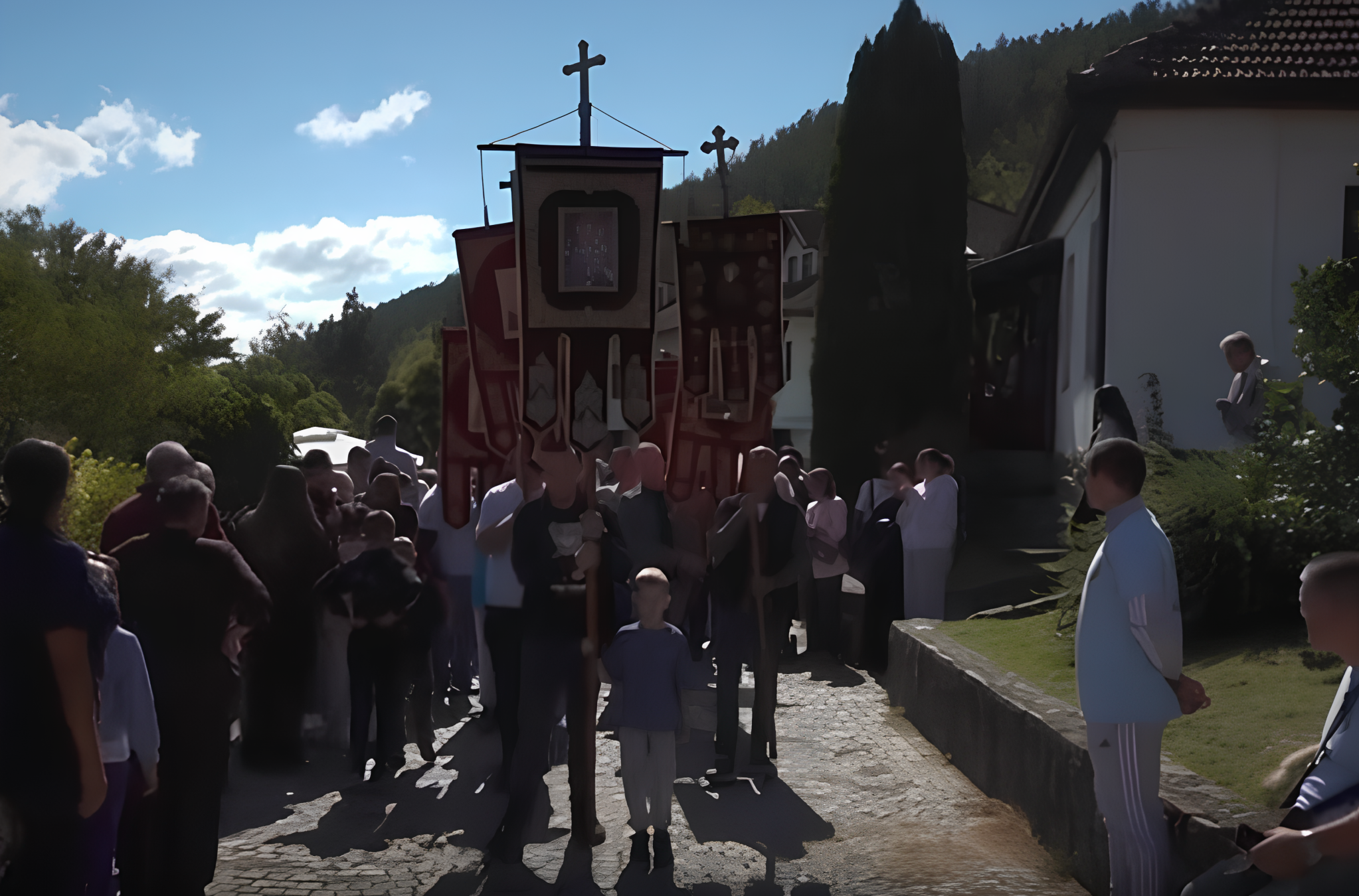 Časni krst iznad manastira Končul kod Raške: Simbol vere i putokaz za vernike (VIDEO)