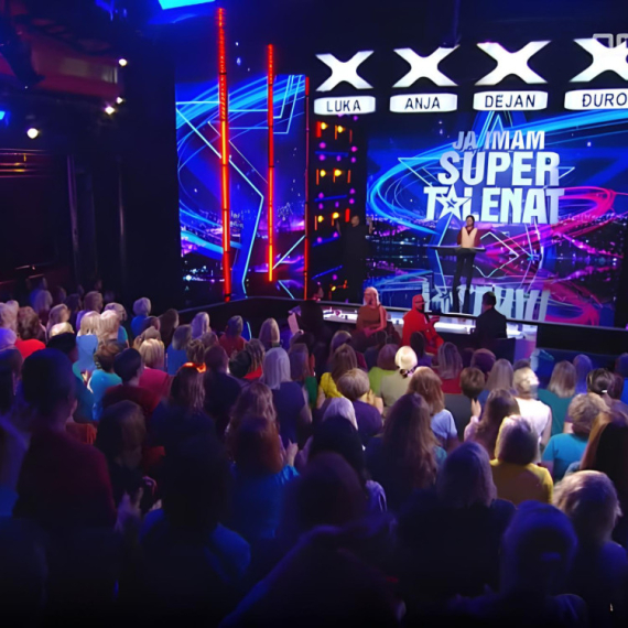Ja imam super talenat – Hor za koji niko nije ni znao otpevao ČUVENI HIT PLAVOG ORKESTRA, a onda im se u program JAVIO I SAM LOŠA (VIDEO)