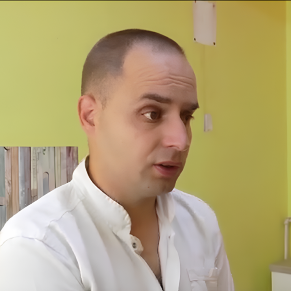 Slep od rođenja, a pesmom osvaja srca: Ilija iz Guče ima dve misije