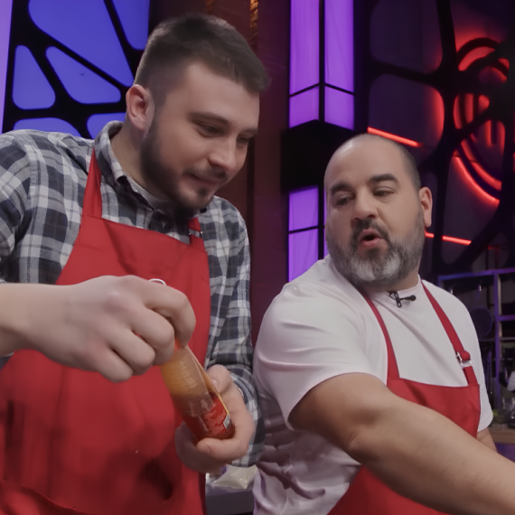 “Požuri, šta me gledaš, ajde, BRZO” Anđela zavodi red; Bošku nije dobro zbog Nenadovog PRELJUTOG JELA