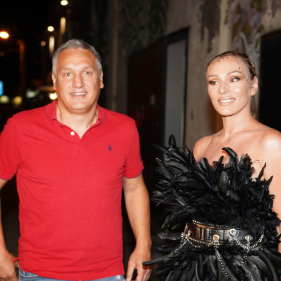 „Najveću cenu imaju oldtajmeri“: Zvezde devedesetih otkrile koliko su zarađivale za samo dva sata pevanja