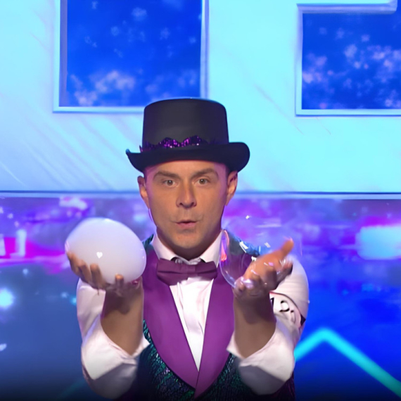 Ja imam super talenat – Šarmantni „Čovek mehurić“ svojim megazabavnim nastupom razgalio žiri: „Ulepšao si nam veče!“ (VIDEO)