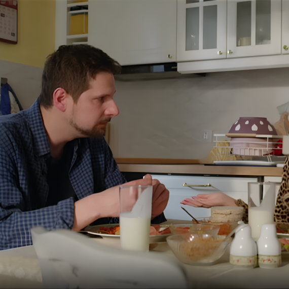 Ceca i Ljuba - Utorak, 20. oktobar - Upoznajmo Cecu i Ljubu u epizodi "odlazak u supermarket"