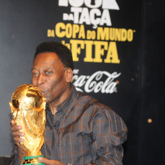 „Na svetu postoje samo tri globalna brenda: ISUS, KOKA-KOLA I PELE!“ Životna priča jednog od najboljih fudbalera svih vremena