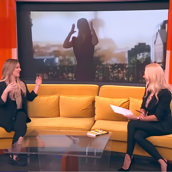 Sako i helanke sa stopicom: Tijana i Bojana u istom modnom izdanju, ali sa različitim stilom
