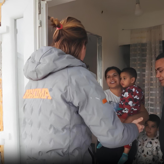 Radna akcija sa Tamarom - Subota, 24. oktobar – Kuća bez kupatila sa najlonima umesto prozora, postala je topli dom Ružice i Dragana i njihovih sinova