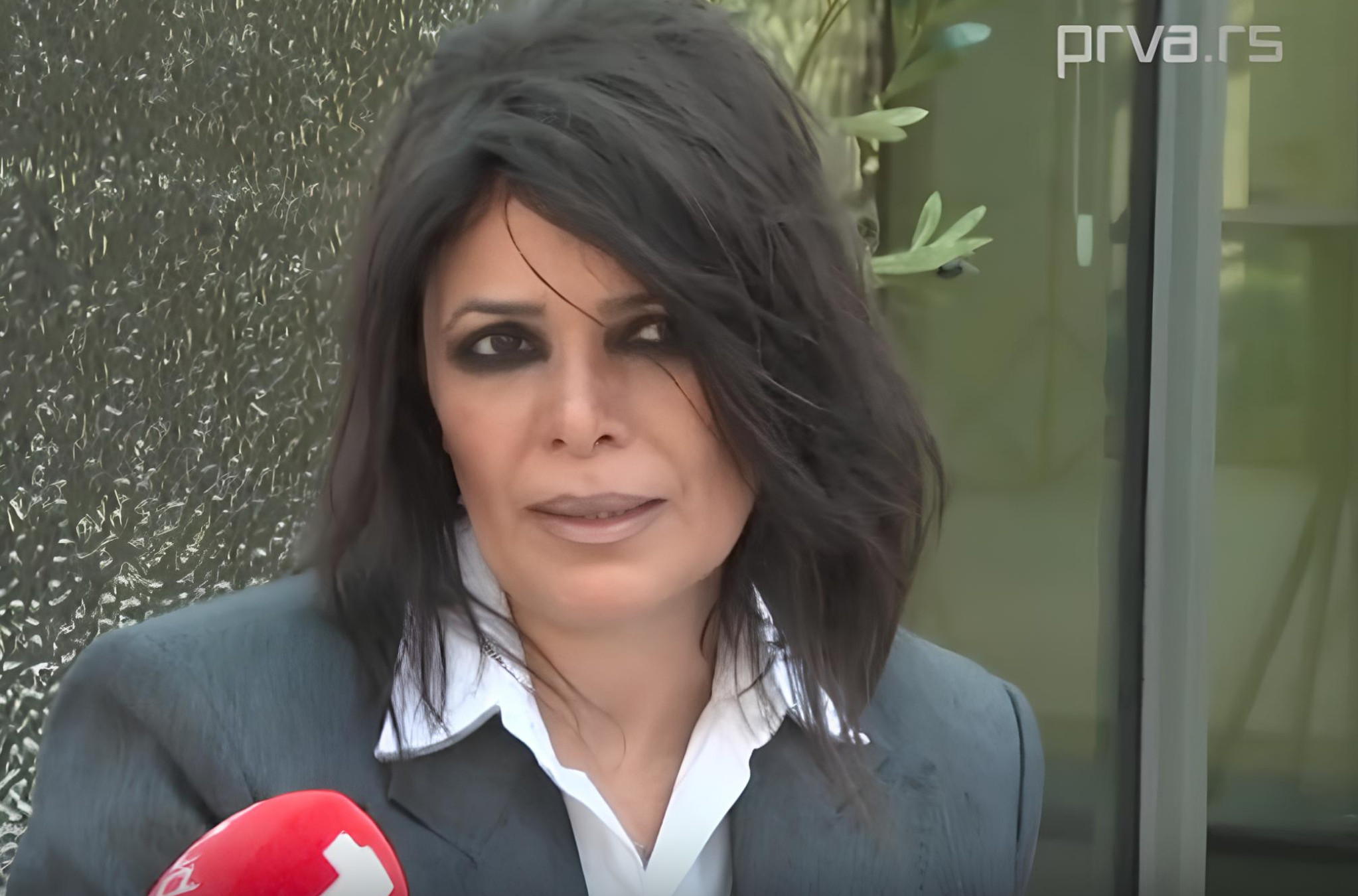 NIJE ALKOHOL! Iznenadiće vas ŠTA Jasmin Levi PIJE PRED KONCERT! "Najbolje je za grlo" (VIDEO)