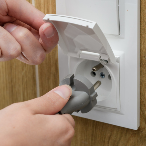 Može li doći do STRUJNOG UDARA? Ovo su prvi znaci da nešto NIJE U REDU sa instalacijama, koje nikako ne bi smeli da ignorišemo