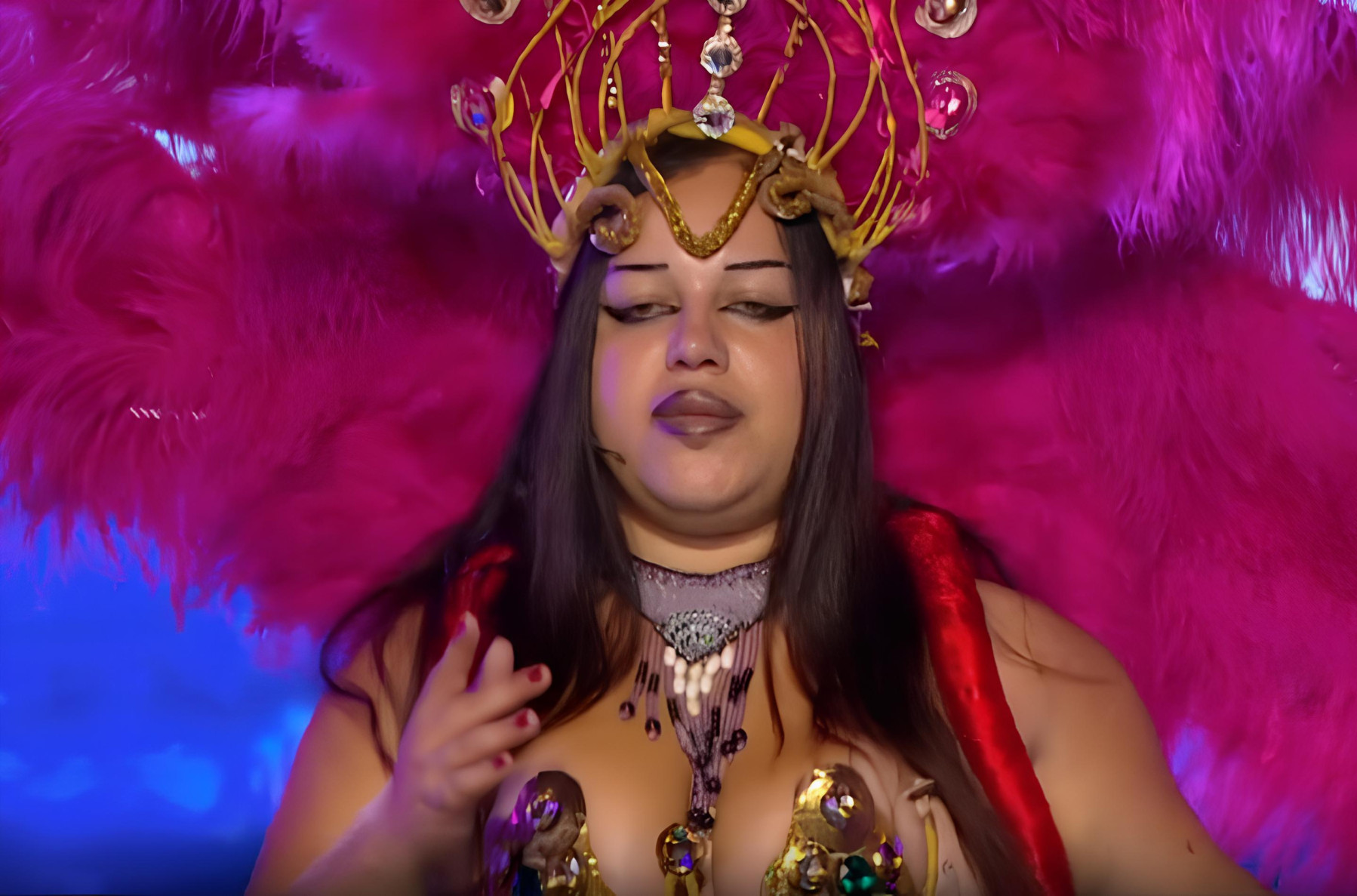 "NEĆU DA GLEDAM!" Peruške, kristali, orijent - Biljana zapevala "Nefertiti", Anja Mit joj OKRENULA LEĐA, publika u TRANSU