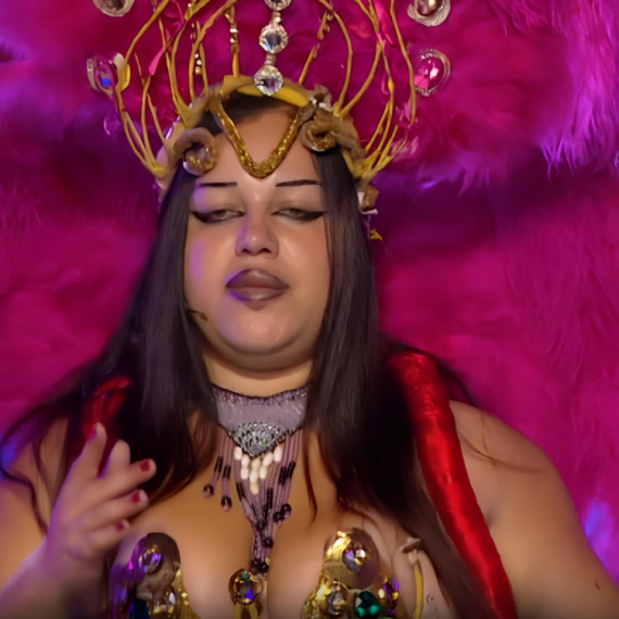 "NEĆU DA GLEDAM!" Peruške, kristali, orijent - Biljana zapevala "Nefertiti", Anja Mit joj OKRENULA LEĐA, publika u TRANSU