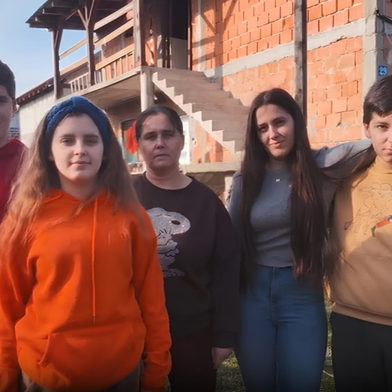 Radna akcija sa Tamarom - Subota, 31. oktobar - Tamarina ekipa je porodici Milojević renovirala kuću i dala priliku za bolji život