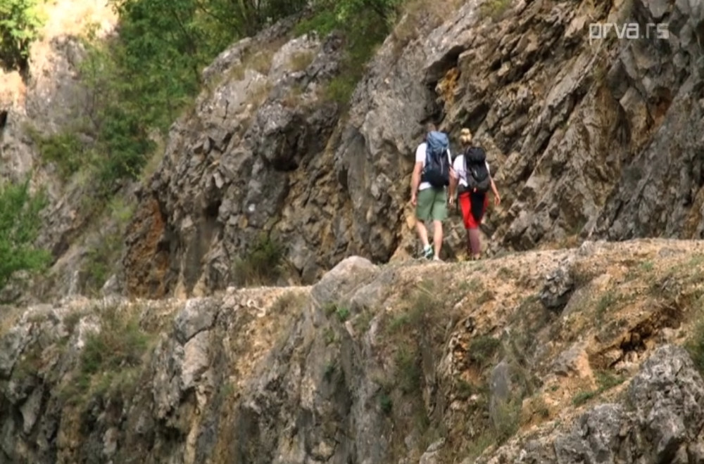 Peške kroz Srbiju - 11. epizoda: Aca i Hristina vas vode na Zavojsko jezero