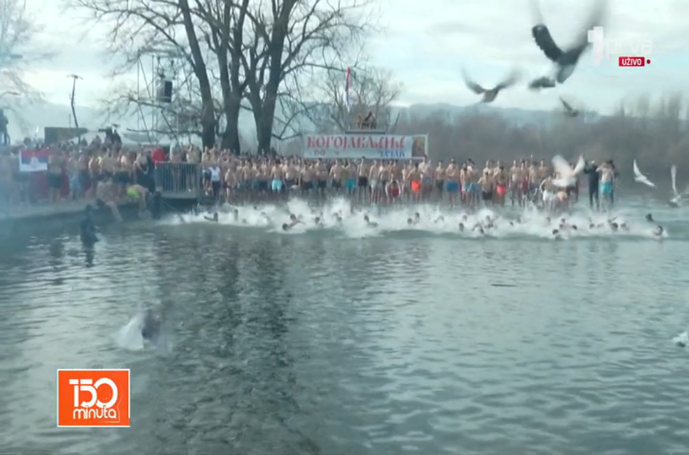 Tradicionalno plivanje za Časni krst: Kako se pripremiti za skok u hladnu vodu?