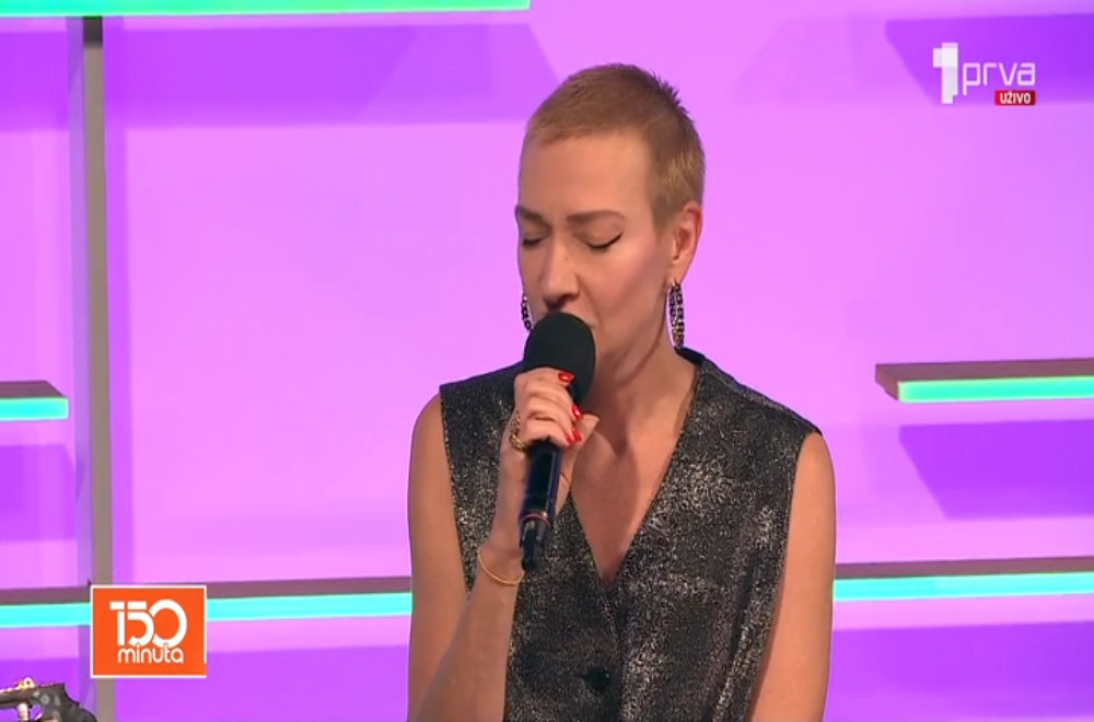 Remi nakon 27 godina nastupa u bendu započela solo karijeru