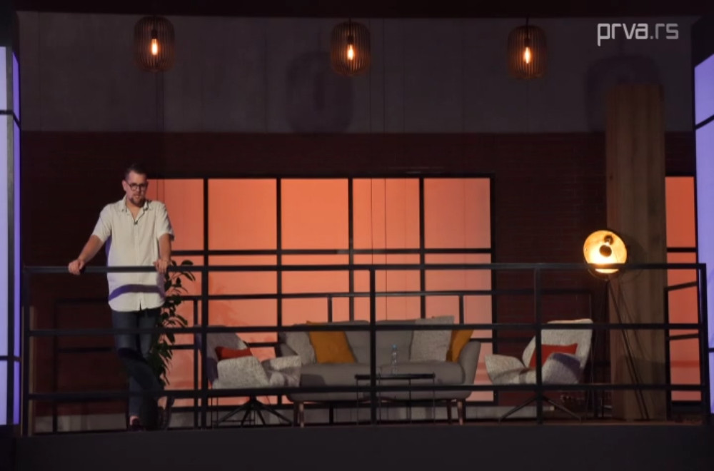 Mia se POSEKLA NA NOŽ, a Ivan je KRITIKUJE sa balkona