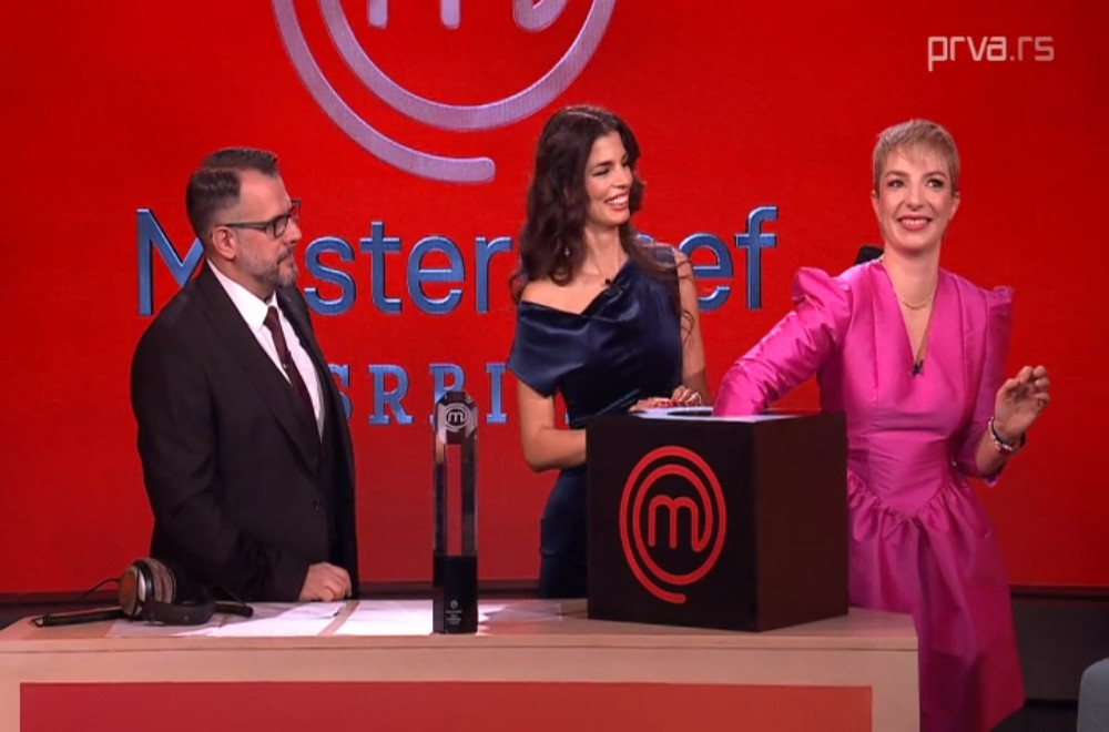 Da li Aleksandar ume da čita sa Sanjinih usana?