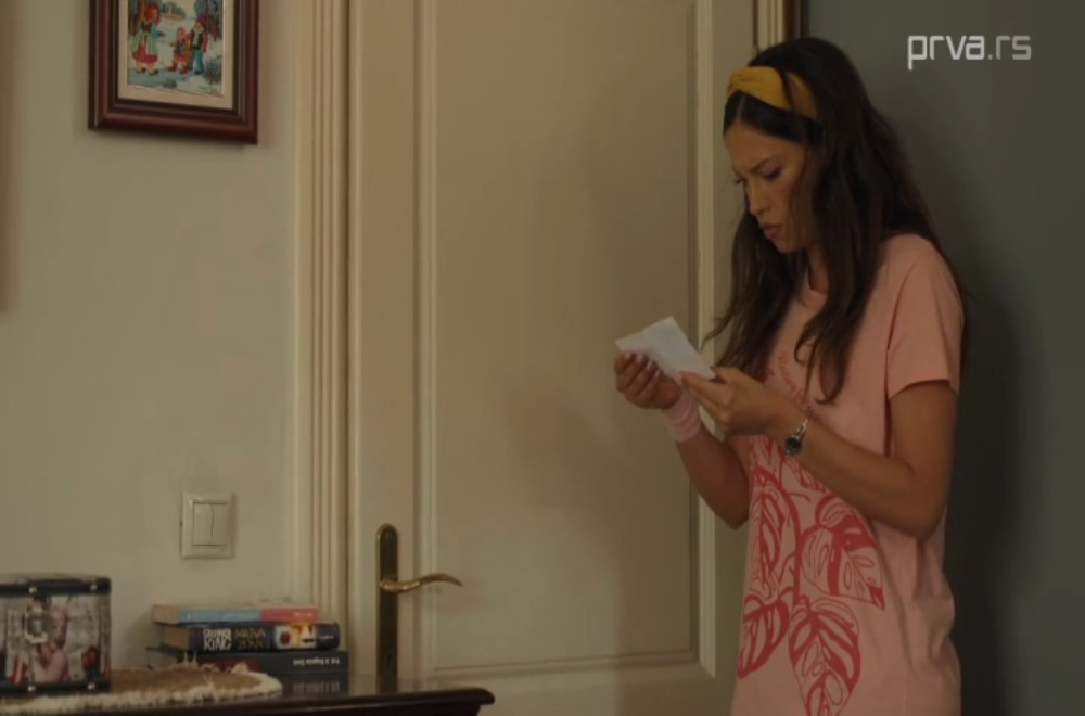 Dadilja sa sela - 3. epizoda: Jelisaveta će se uznemiriti kada vidi Micu u odeći pokojne majke