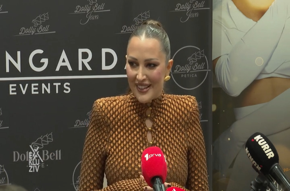 Aleksandra Prijović raspoložena u novogodišnjoj noći!