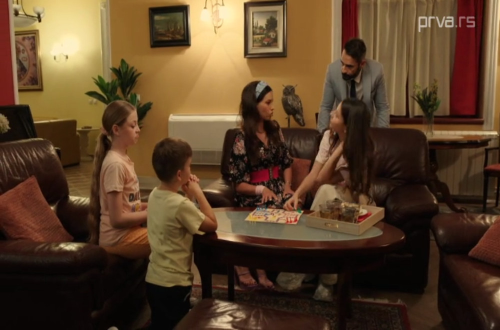 Dadilja sa sela - 9. epizoda: Konstantinova majka stiže bez najave