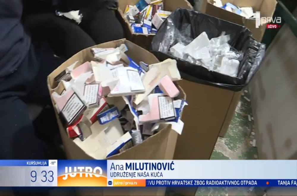 U jednoj maloj radionici na Mirijevu osobe sa smetnjama u razvoju ručno prave papir