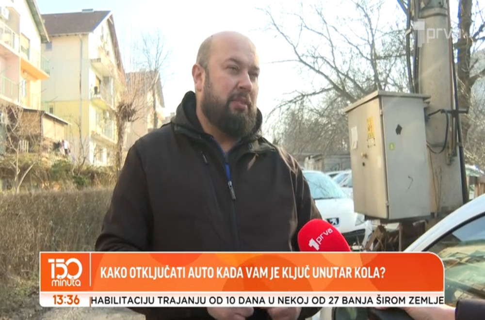 Kako otključati auto kada je ključ ostao unutar vozila?