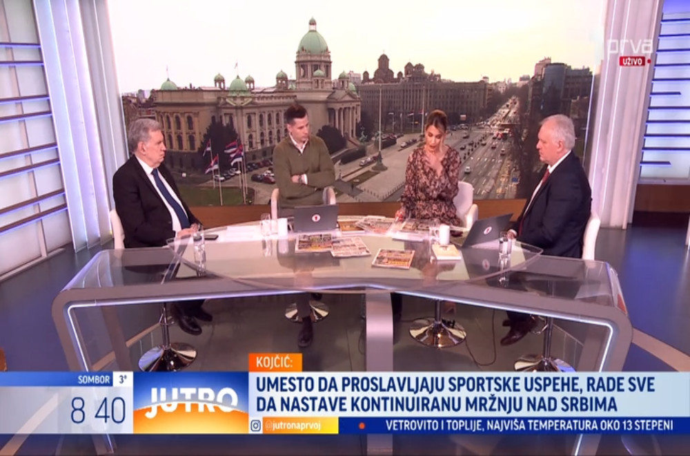 Prelistavanje štampe sa Dragoljubom Kojčićem, Brankom Pavlovićem i Božidarom Spasićem