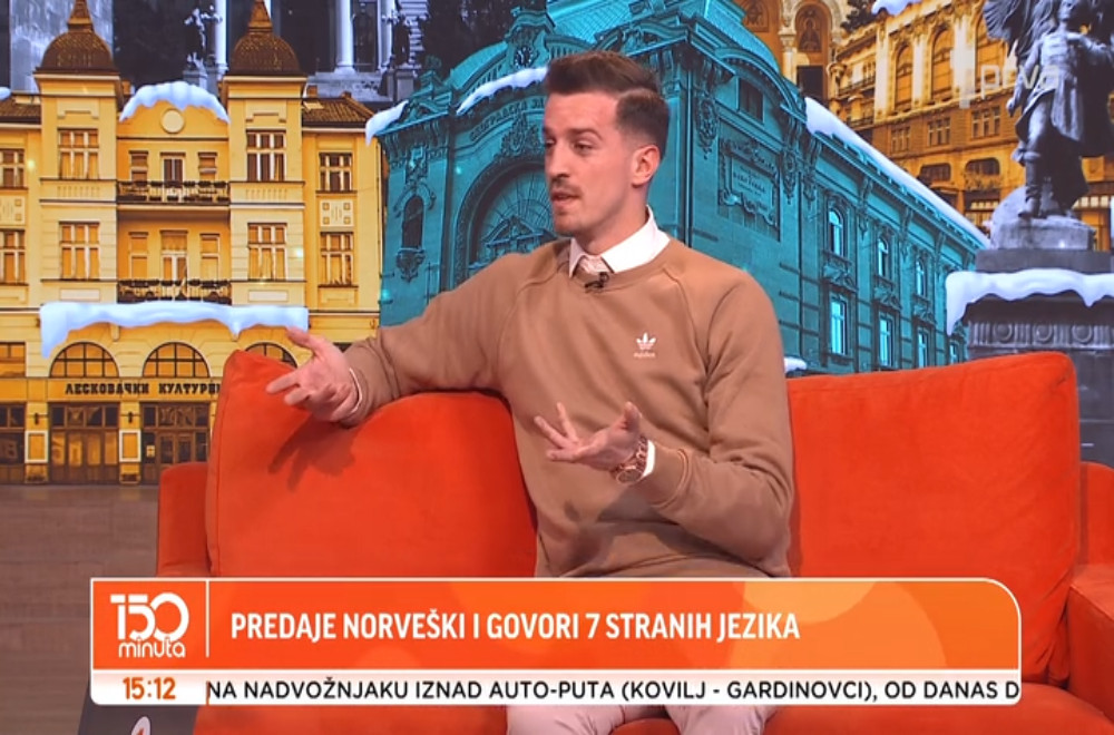 Bavi se baletom, predaje norveški, ali i peva