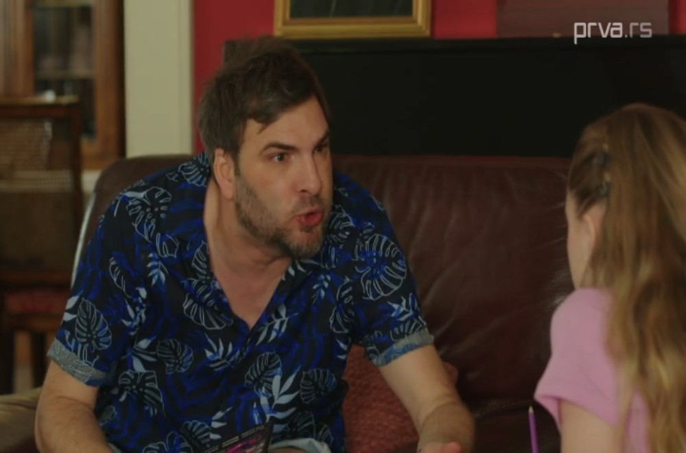 Dadilja sa sela - 22. epizoda: Veliko slovo V je ispisano na ogledalu, zbog čega nastaju haos i istraga