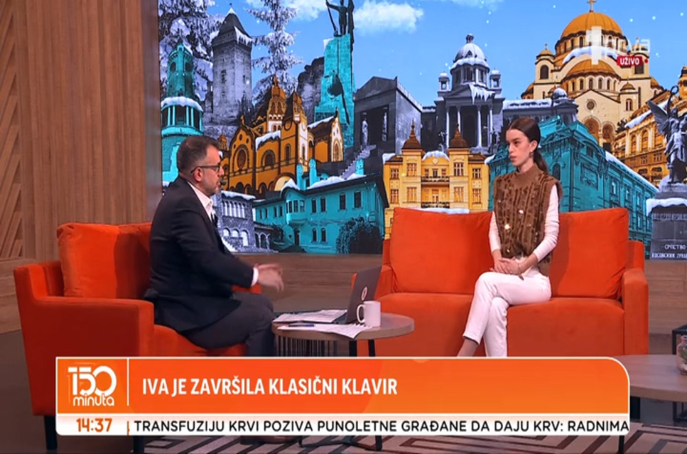 Piše poeziju, voli da slika, trenirala je ples, košarku, tenis, a ipak se odlučila  za pevanje