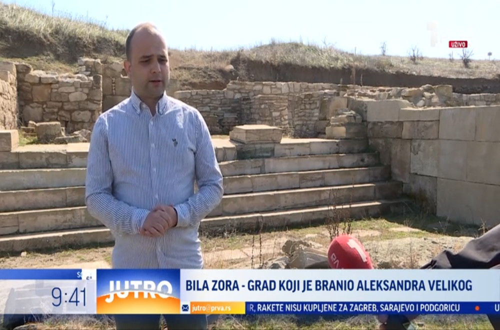 Bata Ilić vodi nas na „Obično, neobično mesto“