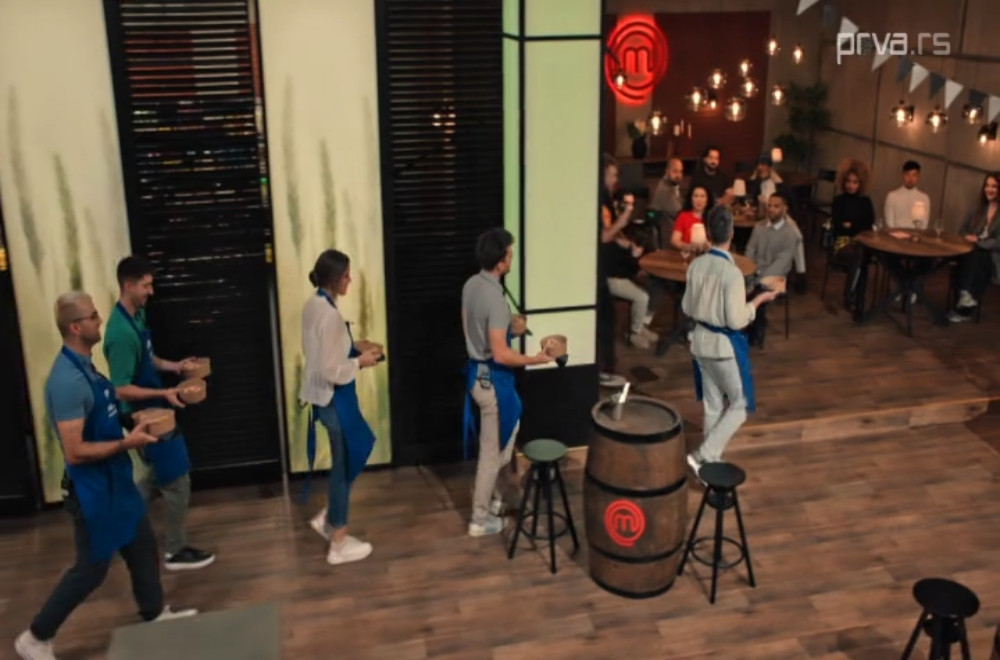 Aleksandar na tečnom španskom posluživao goste iz inostranstva