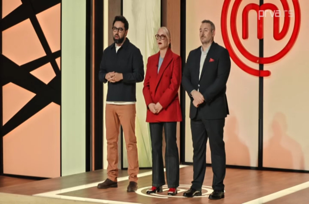 I njima slede crne kecelje