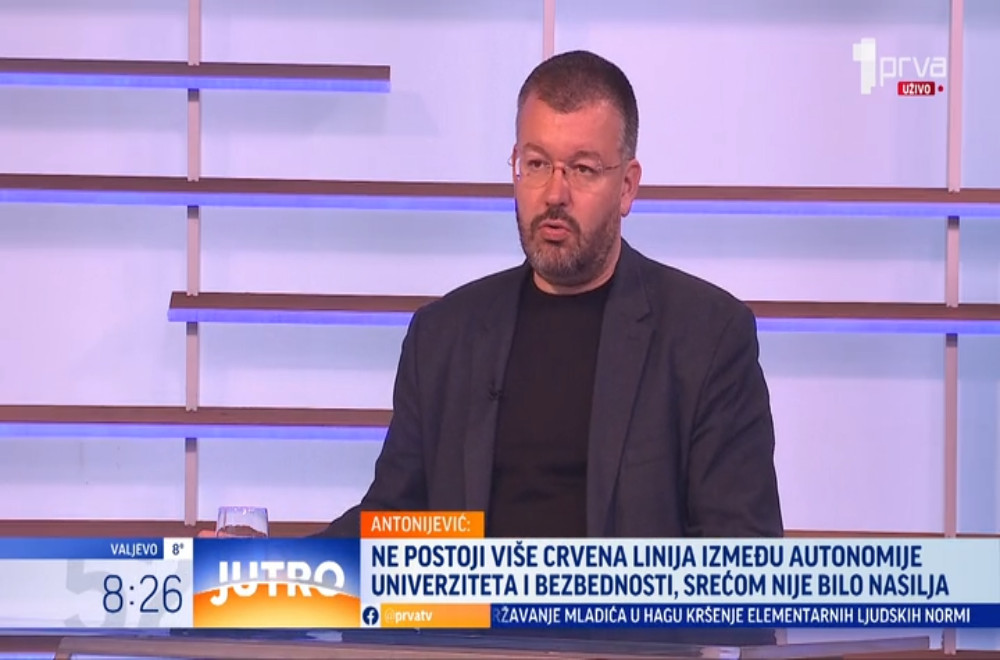 Prelistavanje štampe sa Čedomirom Antićem i Milanom Antonijevićem