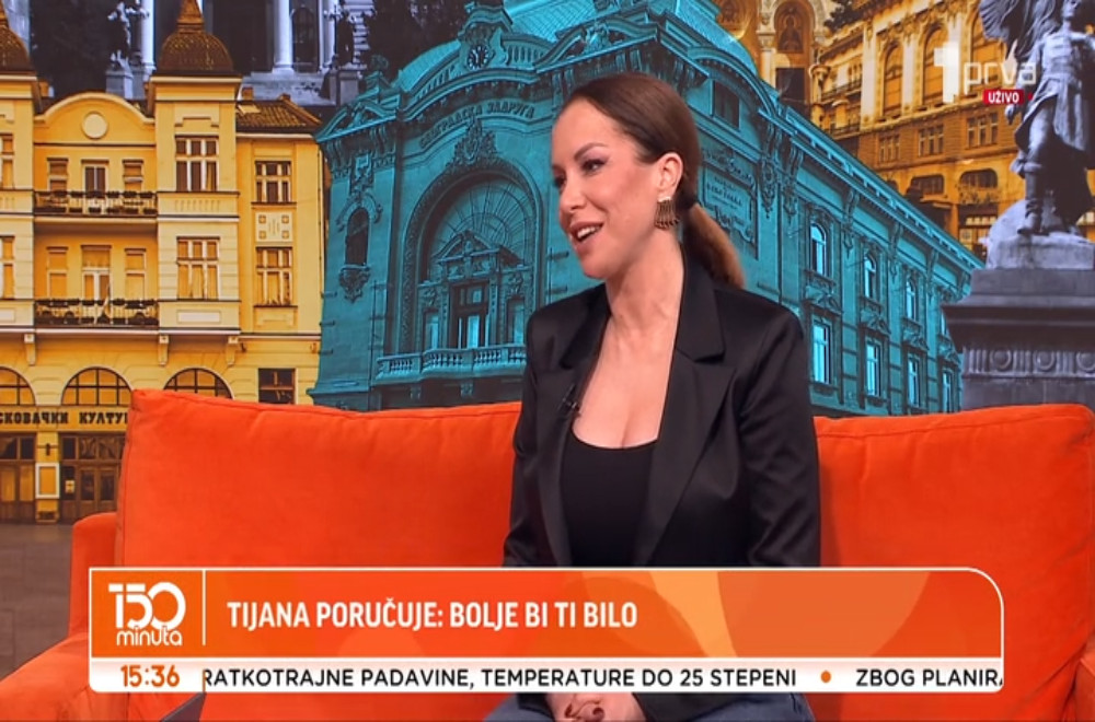 Karijeru je počela kao pevačica „Magla benda“